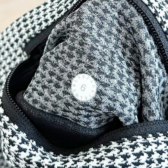 Lululemon Speed Up Tight Full On Luxtreme Teeny Tooth White Black Sz 6 - Picture 6 of 6